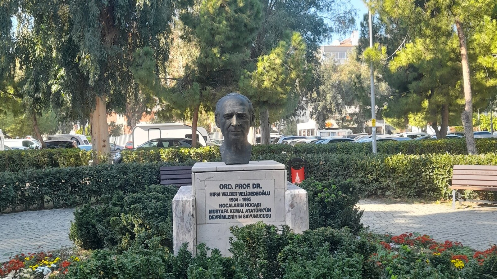 Hıfzı Veldet Velidedeoğlu