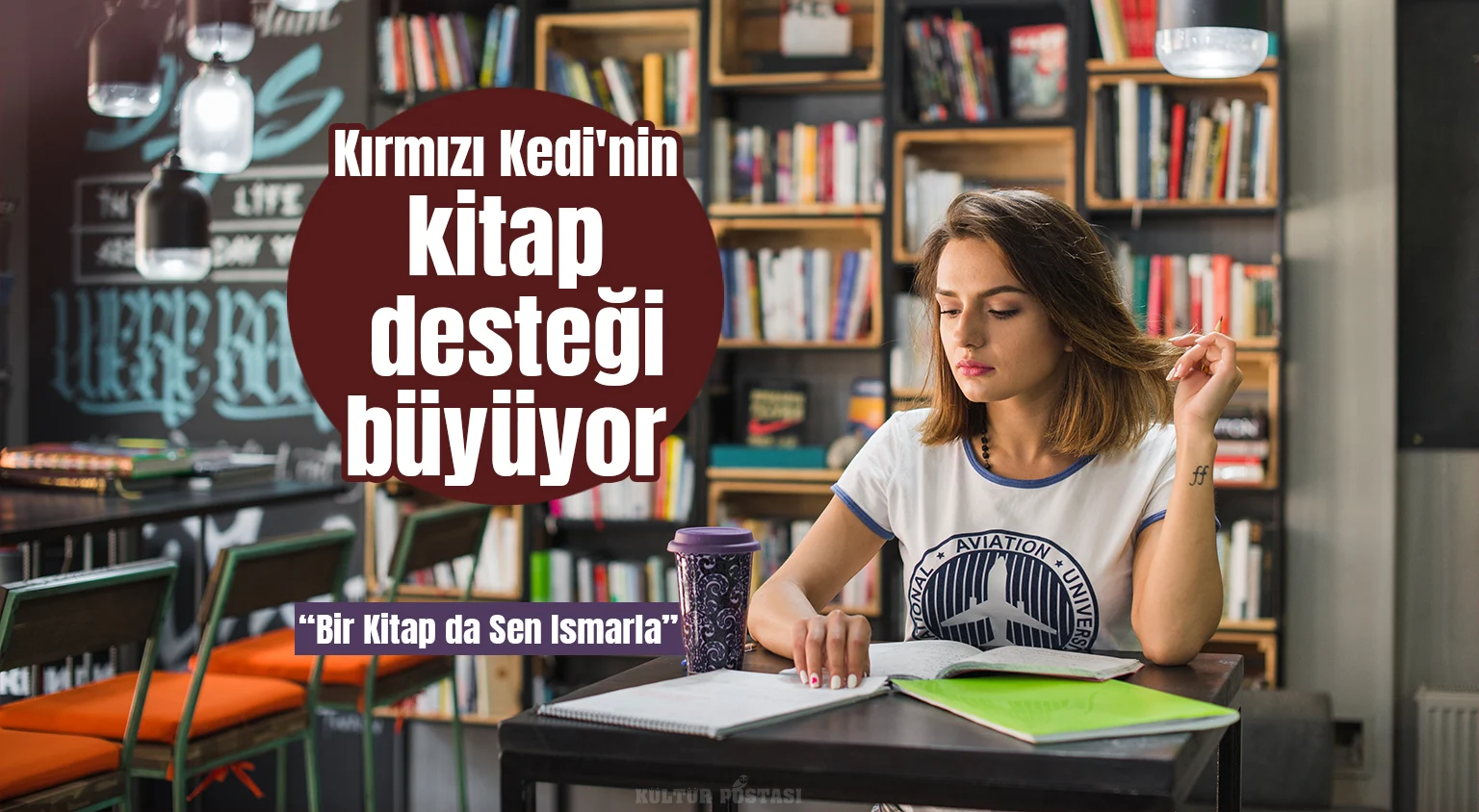Banner in a cozy library: a woman studies at a table with shelves of books; Turkish text announces Kırmızı Kedi's book support program.