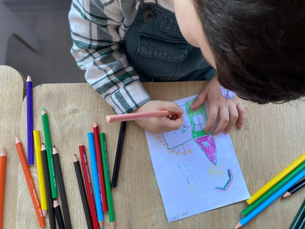 Nes Kids Store çocukların yüreğini ısıttı