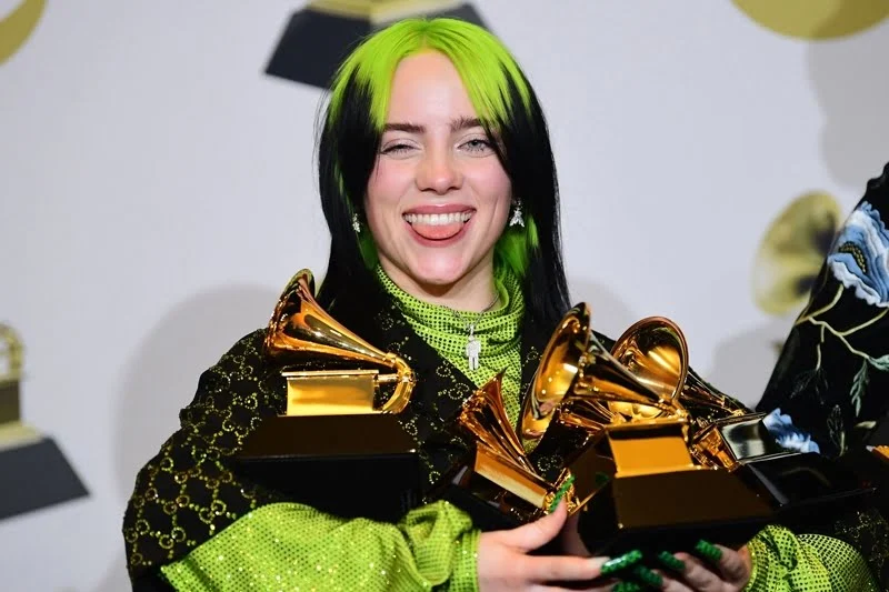 Rengarenk stiliyle Billie Eilish