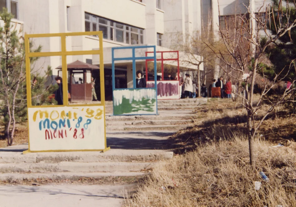 Salt’tan kapsamlı bir yayın: Moni’nin 40 yıllık performans serüveni kitaplaştı