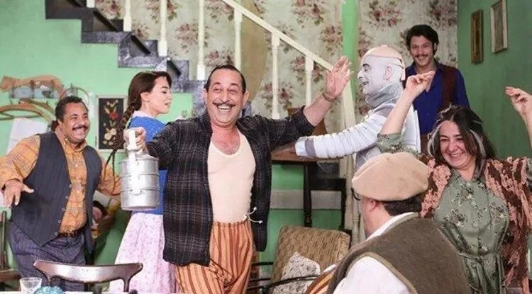 Klişelerle dalga geçme